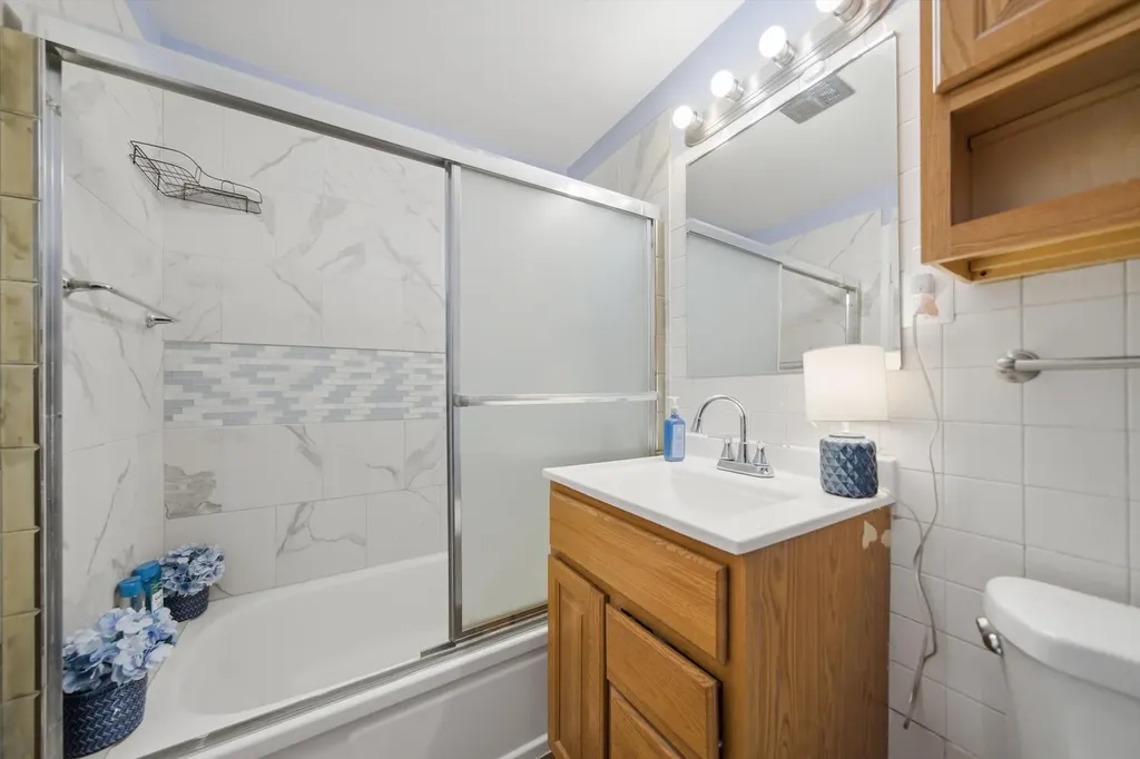 6950 South Cregier Avenue Chicago IL 60649