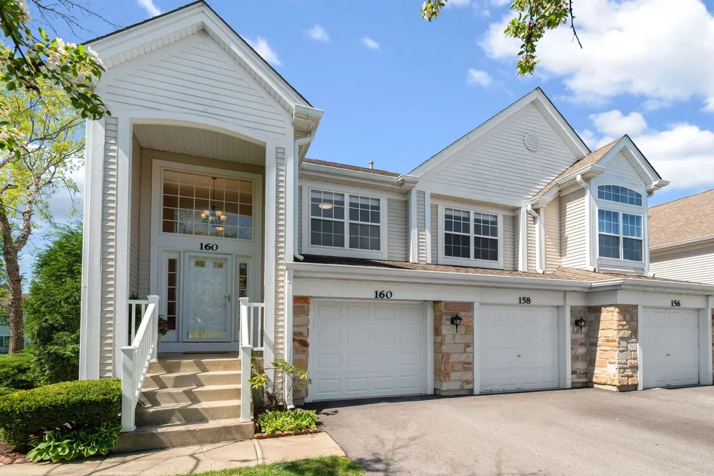 160 Fairfield Lane Carol Stream IL 60188