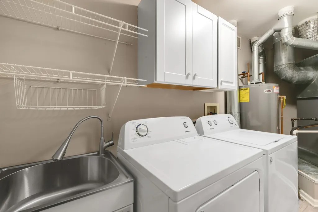 160 Fairfield Lane Carol Stream IL 60188