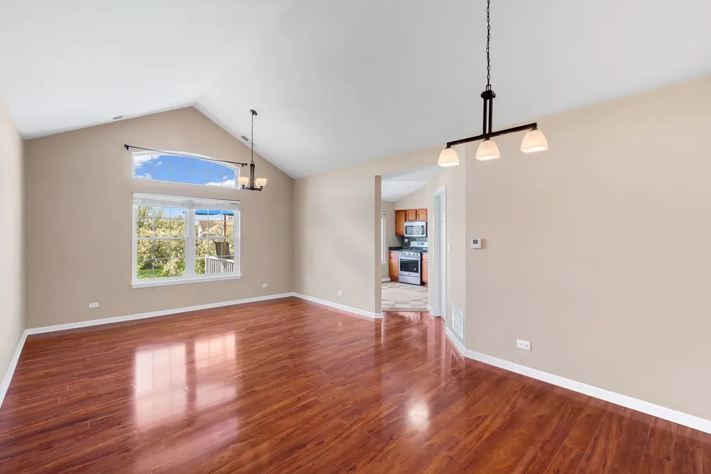 160 Fairfield Lane Carol Stream IL 60188