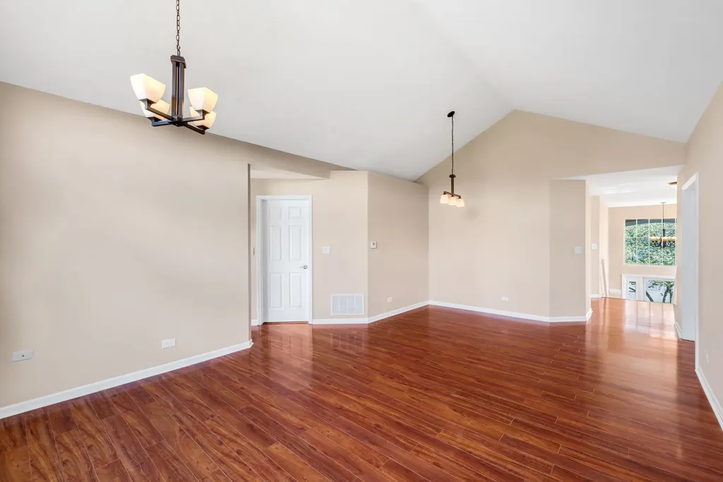 160 Fairfield Lane Carol Stream IL 60188