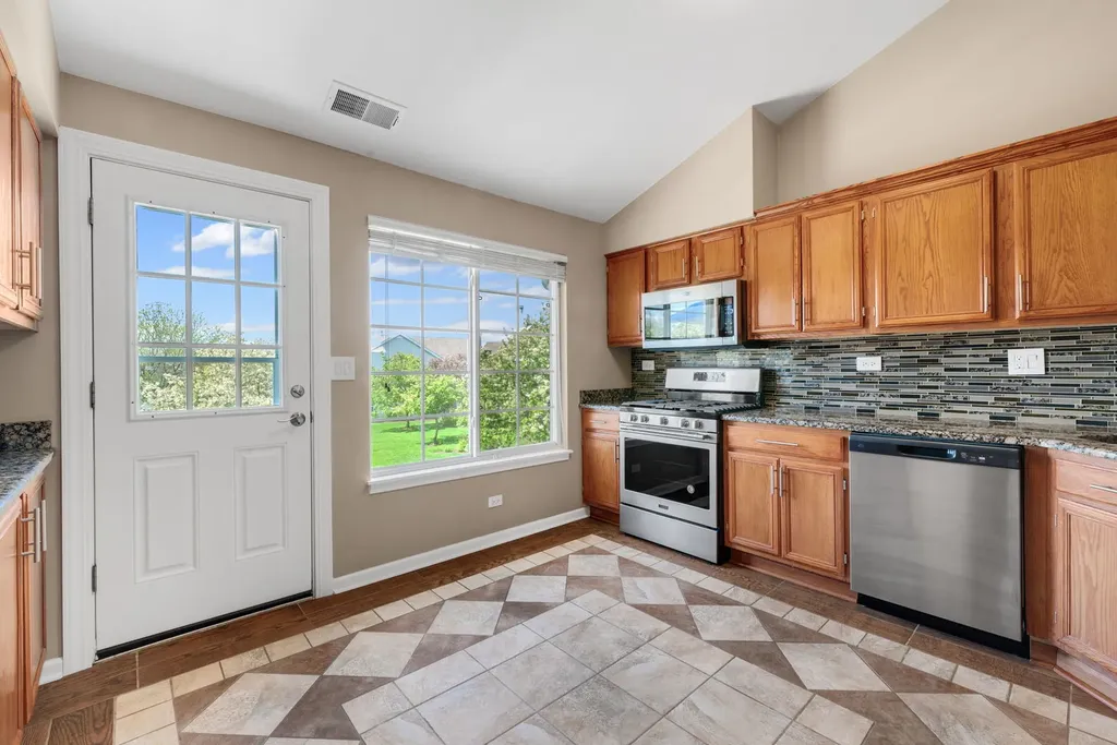 160 Fairfield Lane Carol Stream IL 60188
