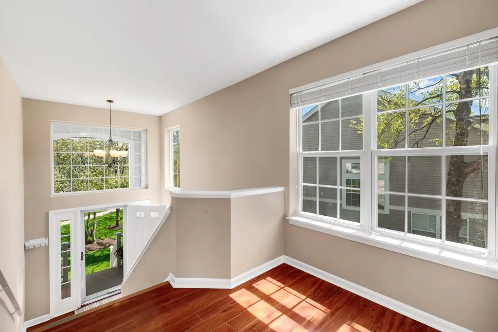 160 Fairfield Lane Carol Stream IL 60188