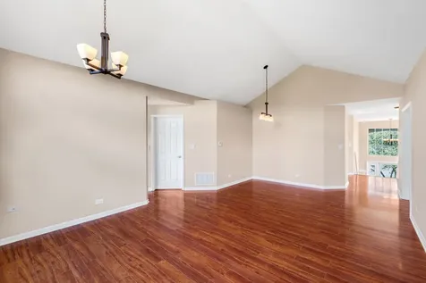 160 Fairfield Lane Carol Stream IL 60188