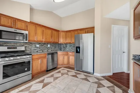160 Fairfield Lane Carol Stream IL 60188