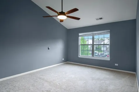 160 Fairfield Lane Carol Stream IL 60188