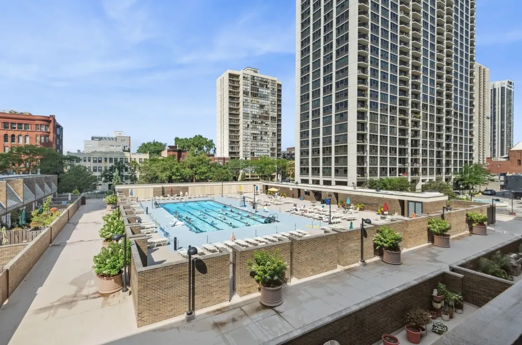 1555 North Sandburg Terrace Chicago IL 60610