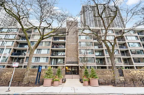 1555 North Sandburg Terrace Chicago IL 60610