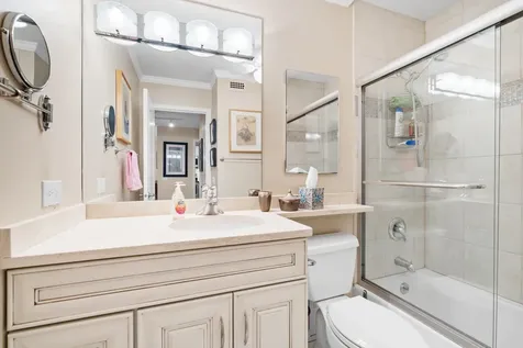 1555 North Sandburg Terrace Chicago IL 60610
