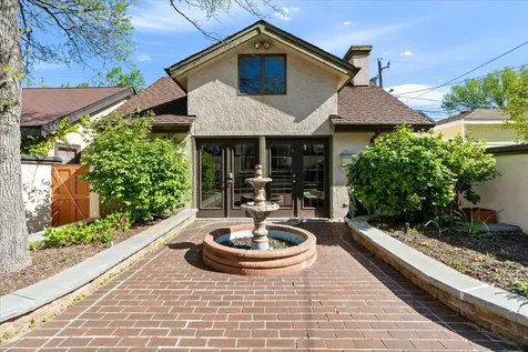 1123 Cleveland Street Evanston IL 60202