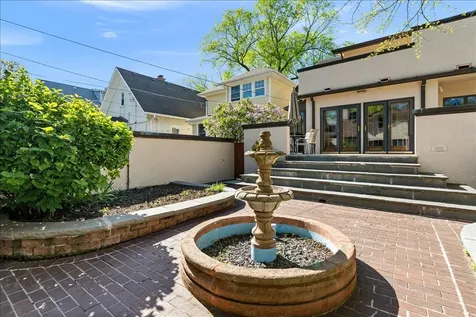 1123 Cleveland Street Evanston IL 60202
