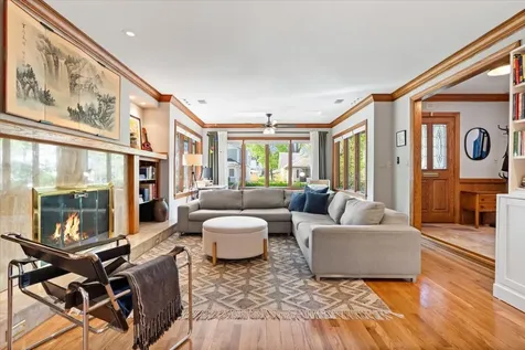 1123 Cleveland Street Evanston IL 60202