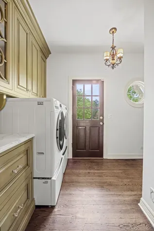 1110 Fox Glen Drive St. Charles IL 60174