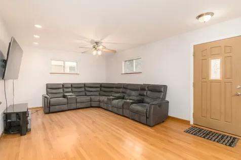 8233 North Octavia Avenue Niles IL 60714
