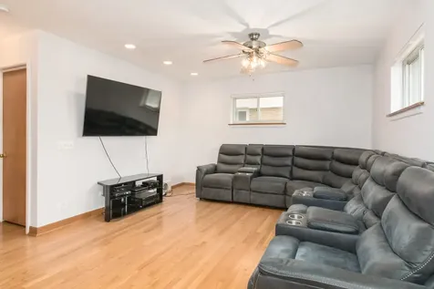 8233 North Octavia Avenue Niles IL 60714
