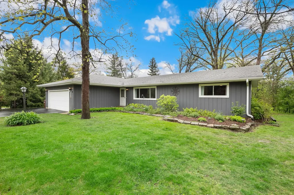 602 Hickory Road Woodstock IL 60098