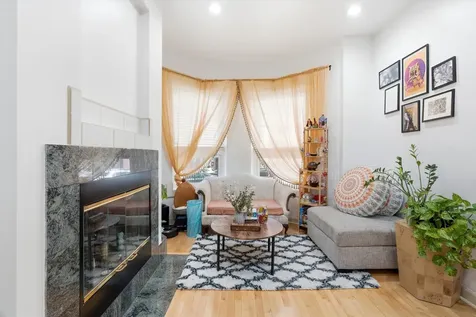 5739 North Winthrop Avenue Chicago IL 60660