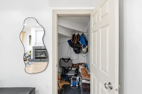 5739 North Winthrop Avenue Chicago IL 60660