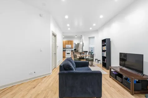 5739 North Winthrop Avenue Chicago IL 60660