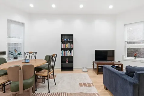 5739 North Winthrop Avenue Chicago IL 60660