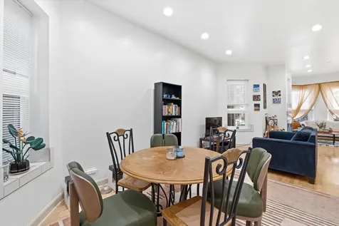 5739 North Winthrop Avenue Chicago IL 60660