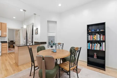 5739 North Winthrop Avenue Chicago IL 60660