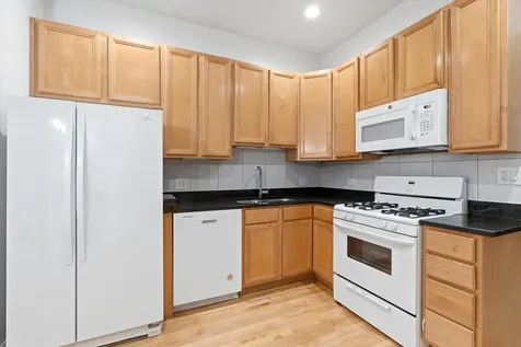 5739 North Winthrop Avenue Chicago IL 60660