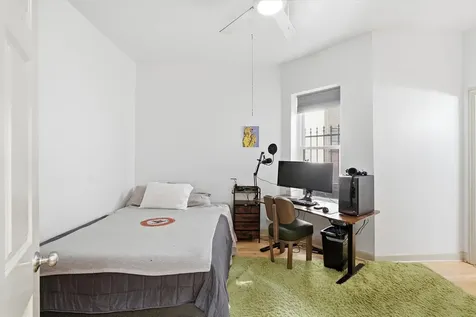 5739 North Winthrop Avenue Chicago IL 60660