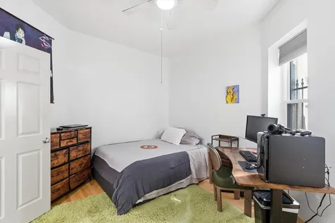 5739 North Winthrop Avenue Chicago IL 60660