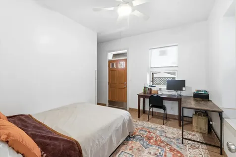 5739 North Winthrop Avenue Chicago IL 60660