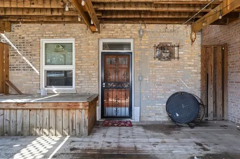 5739 North Winthrop Avenue Chicago IL 60660