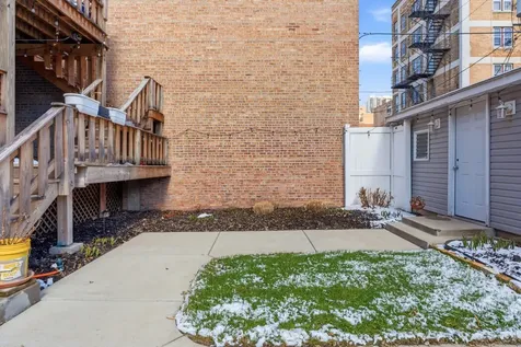 5739 North Winthrop Avenue Chicago IL 60660