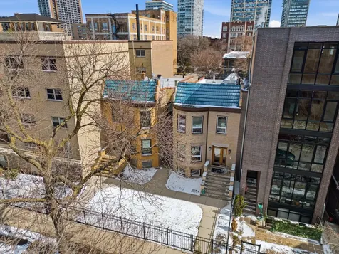 5739 North Winthrop Avenue Chicago IL 60660