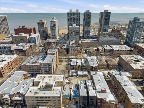 5739 North Winthrop Avenue Chicago IL 60660