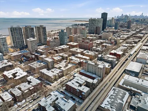 5739 North Winthrop Avenue Chicago IL 60660