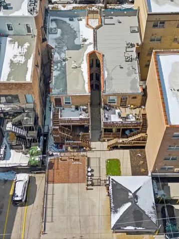 5739 North Winthrop Avenue Chicago IL 60660