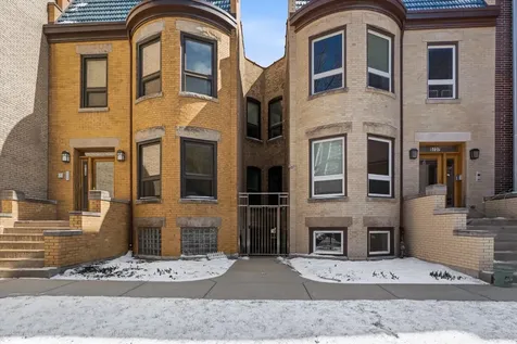 5739 North Winthrop Avenue Chicago IL 60660