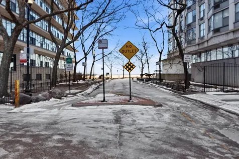 5739 North Winthrop Avenue Chicago IL 60660