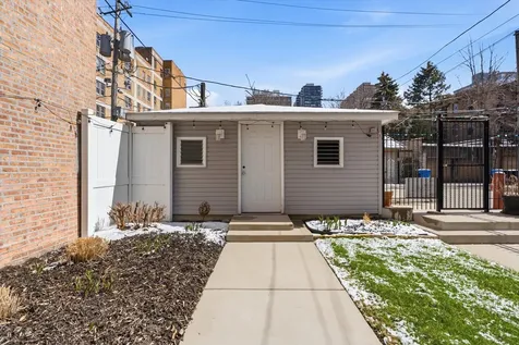 5739 North Winthrop Avenue Chicago IL 60660