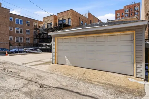 5739 North Winthrop Avenue Chicago IL 60660