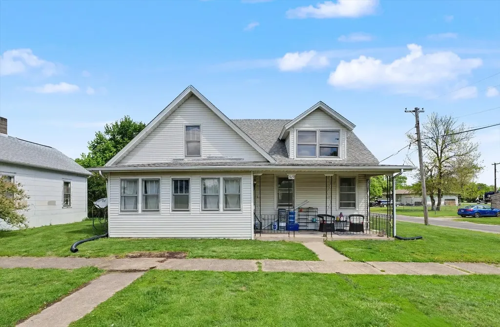 519 East Allen Street Farmer City IL 61842