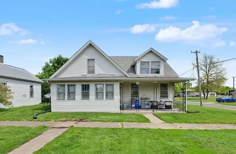 519 East Allen Street Farmer City IL 61842