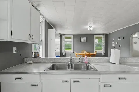 519 East Allen Street Farmer City IL 61842