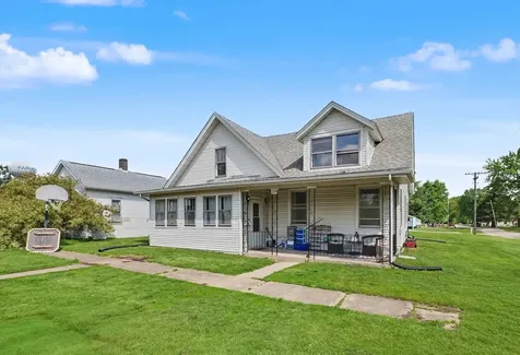 519 East Allen Street Farmer City IL 61842