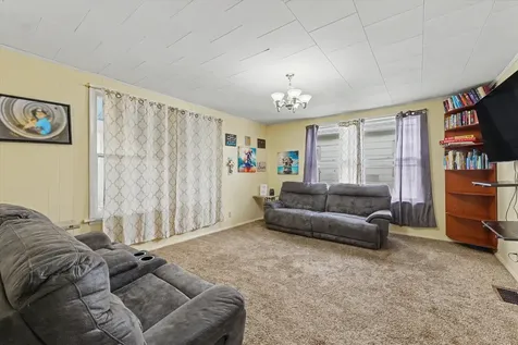 519 East Allen Street Farmer City IL 61842
