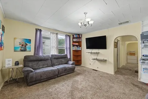 519 East Allen Street Farmer City IL 61842