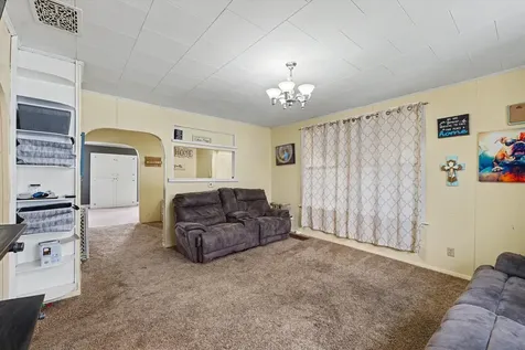 519 East Allen Street Farmer City IL 61842