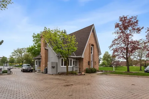 205 Rivershire Lane Lincolnshire IL 60069
