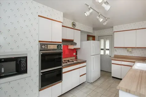 831 South Mitchell Avenue Arlington Heights IL 60005