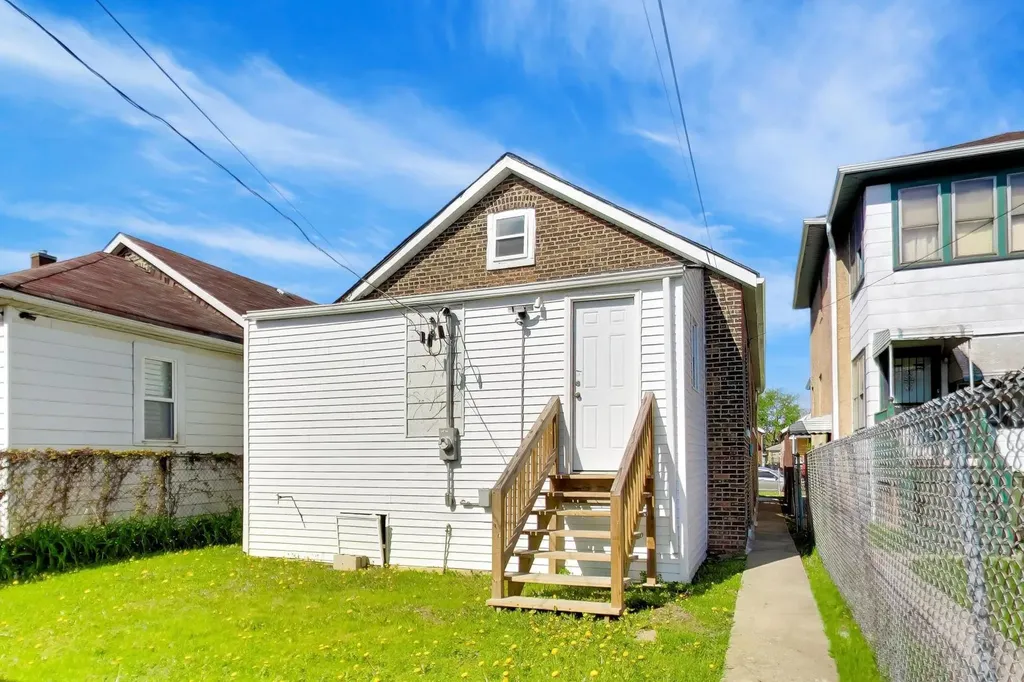 9549 South Calumet Avenue Chicago IL 60628